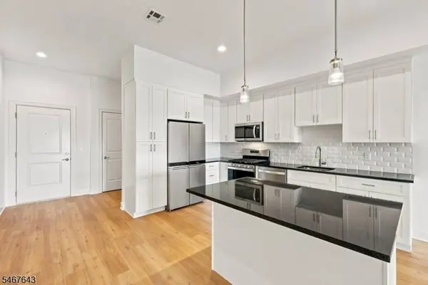 17 Hook Mt Rd #202, Montville Twp., NJ 07058
