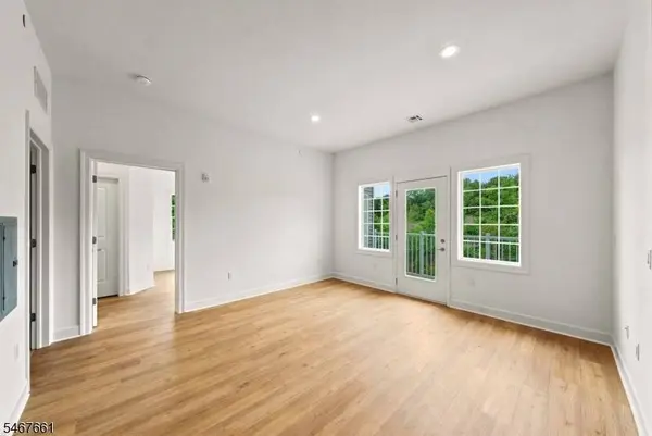 17 Hook Mt Rd #211, Montville Twp., NJ 07058