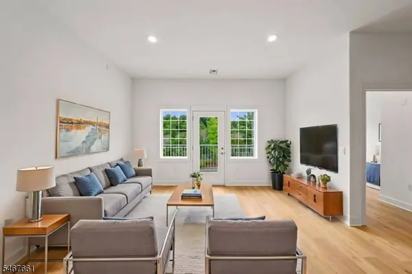 17 Hook Mt Rd #211, Montville Twp., NJ 07058
