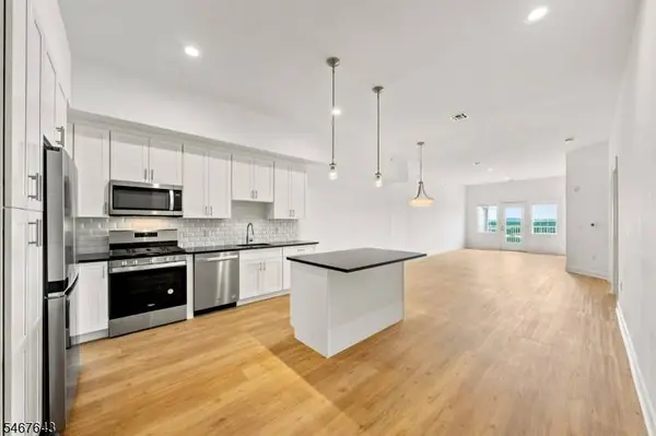 17 Hook Mt Rd #202