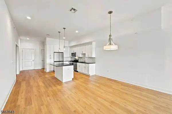 17 Hook Mt Rd #202, Montville Twp., NJ 07058