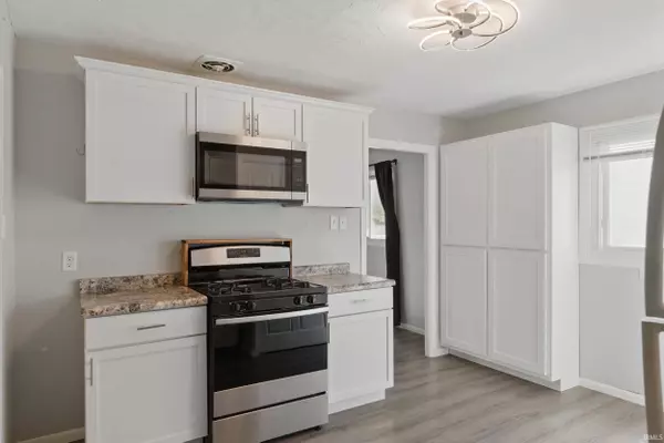 1154 Melbourne Drive, New Haven, IN 46774-2644