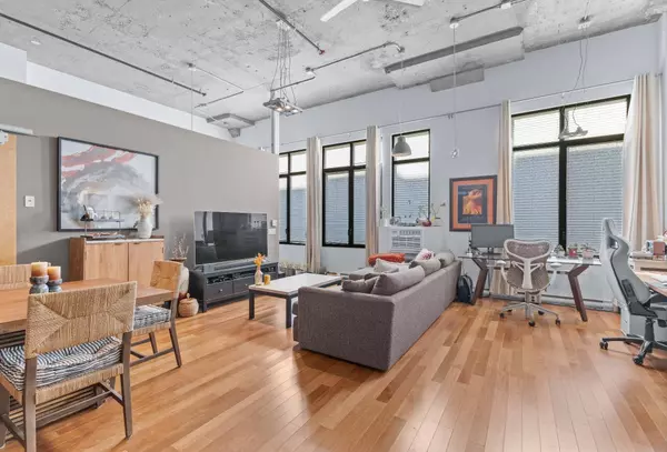 765 Rue Bourget #401, Montréal (le Sud-ouest), QC H4C0A5