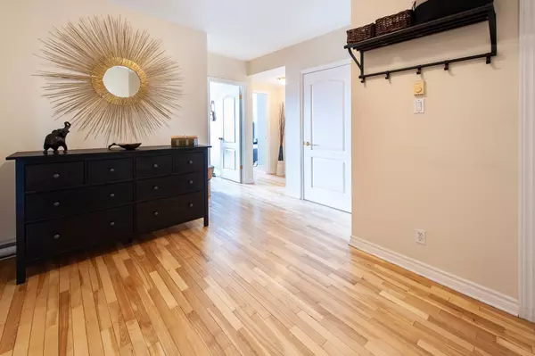 4711 Av. Plamondon #206, Montréal (côte-des-neiges/notre-dame-de-grâce), QC H3Z2A4