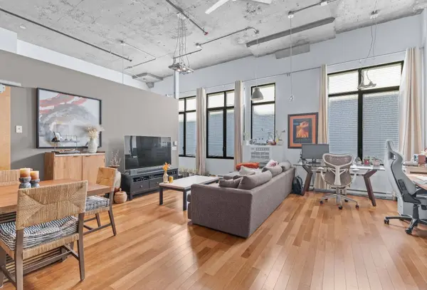 765 Rue Bourget #401, Montréal (le Sud-ouest), QC H4C0A5