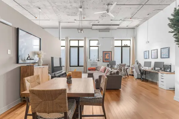 765 Rue Bourget #401, Montréal (le Sud-ouest), QC H4C0A5