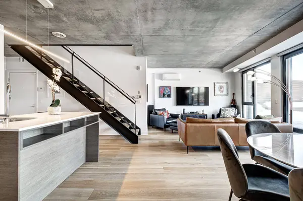 1010 Rue William #705, Montréal (le Sud-ouest), QC H3C0K8