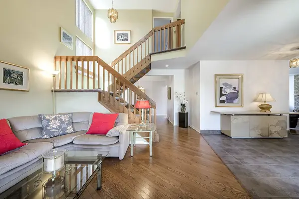 1084 Rue Le Gardeur, Dorval, QC H9S5N6