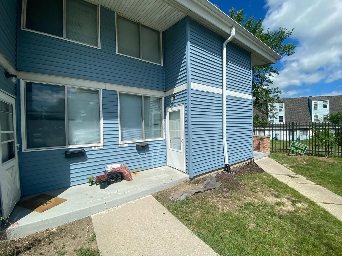 8877 N Swan Rd #J, Milwaukee, WI 53224