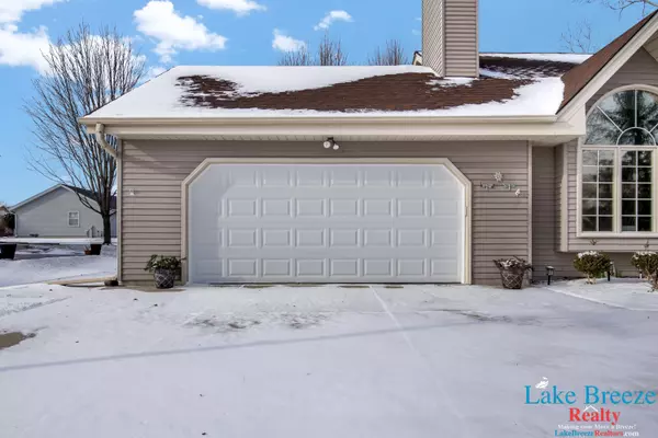 Franklin, WI 53132-8555,8529 S Golden Lake Way