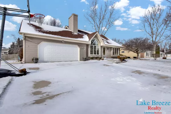 Franklin, WI 53132-8555,8529 S Golden Lake Way