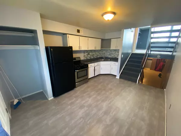 8877 N Swan Rd #J, Milwaukee, WI 53224