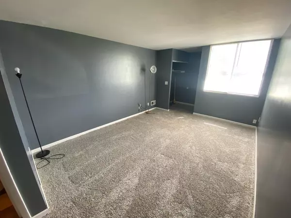 8877 N Swan Rd #J, Milwaukee, WI 53224