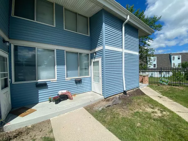 8877 N Swan Rd #J, Milwaukee, WI 53224