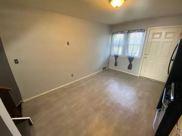 8877 N Swan Rd #J, Milwaukee, WI 53224