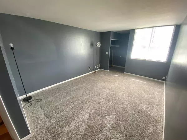 8877 N Swan Rd #J, Milwaukee, WI 53224