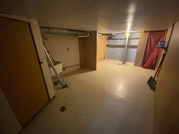 8877 N Swan Rd #J, Milwaukee, WI 53224