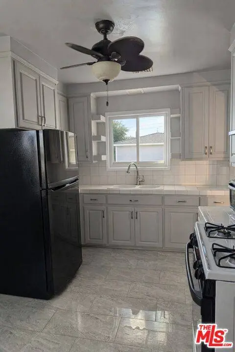 8712 S 7th Ave, Inglewood, CA 90305