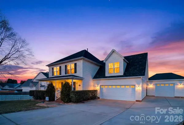 121 Guernsey CT, Dallas, NC 28034