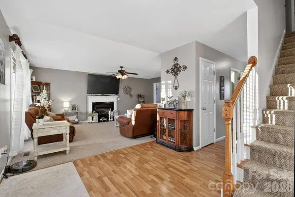 121 Guernsey CT, Dallas, NC 28034