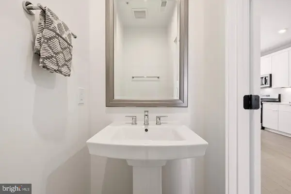 14347 GLEN MANOR DR #204, Chantilly, VA 20151