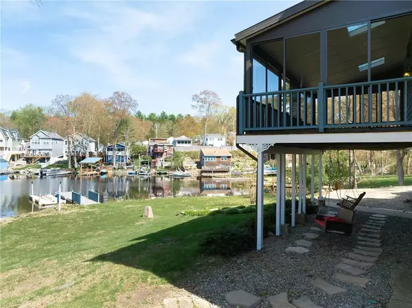 79 Lake DR, Glocester, RI 02814