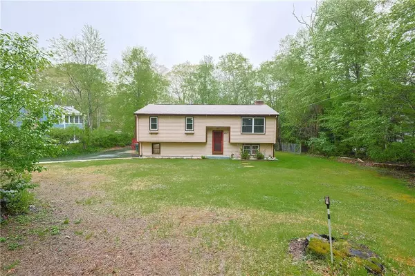 274 Courthouse LN, Burrillville, RI 02859