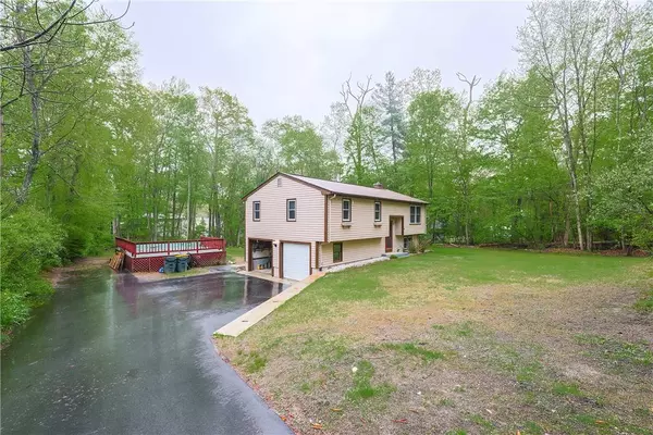274 Courthouse LN, Burrillville, RI 02859