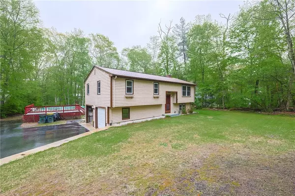274 Courthouse LN, Burrillville, RI 02859