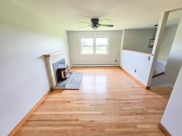 264 Dresser Hill Rd, Dudley, MA 01571