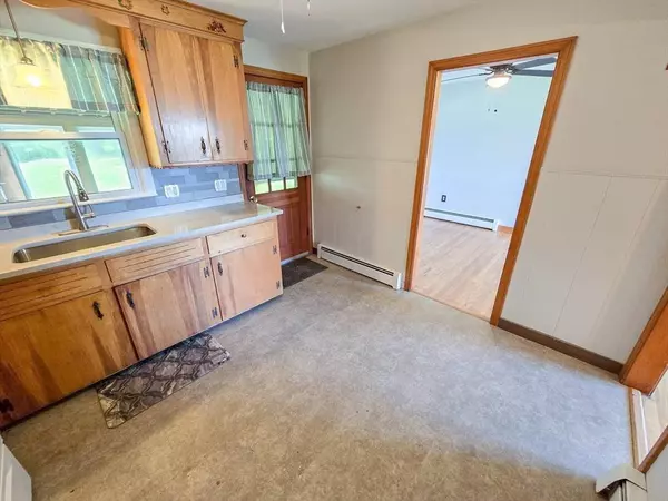 264 Dresser Hill Rd, Dudley, MA 01571