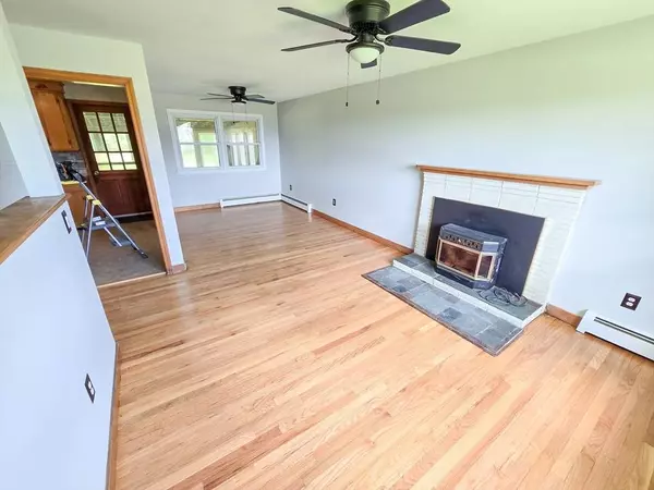 264 Dresser Hill Rd, Dudley, MA 01571