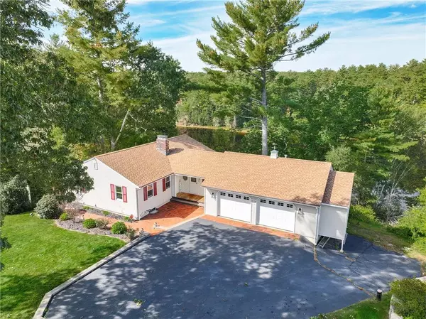 325 Lake DR, Glocester, RI 02814
