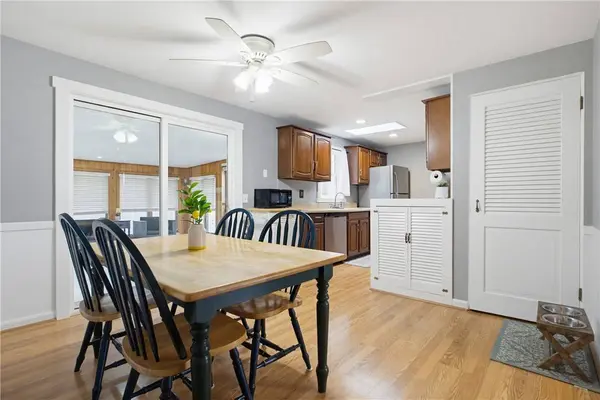 5 Shady LN, East Providence, RI 02915