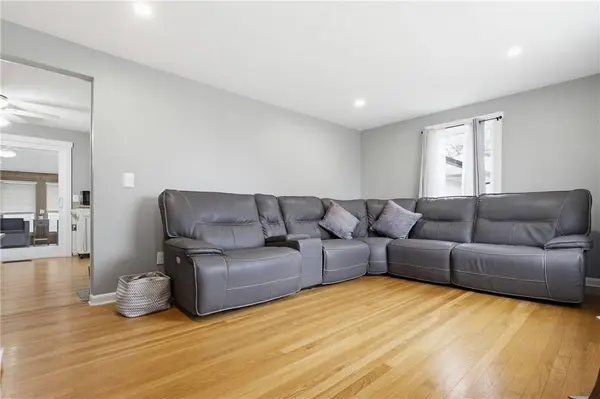 5 Shady LN, East Providence, RI 02915