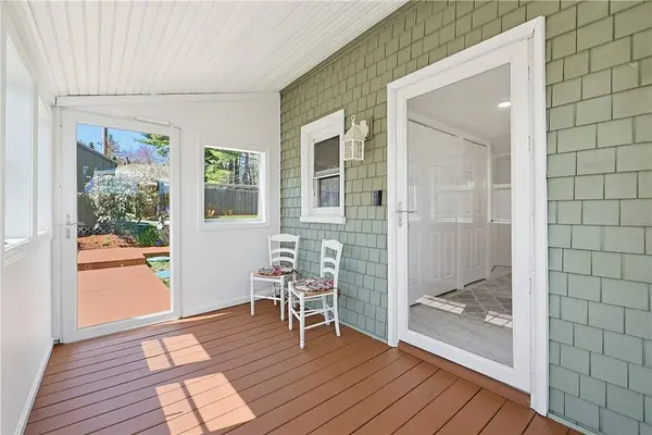 33 Airy Acres DR, Glocester, RI 02814