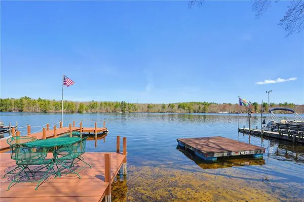 33 Airy Acres DR, Glocester, RI 02814