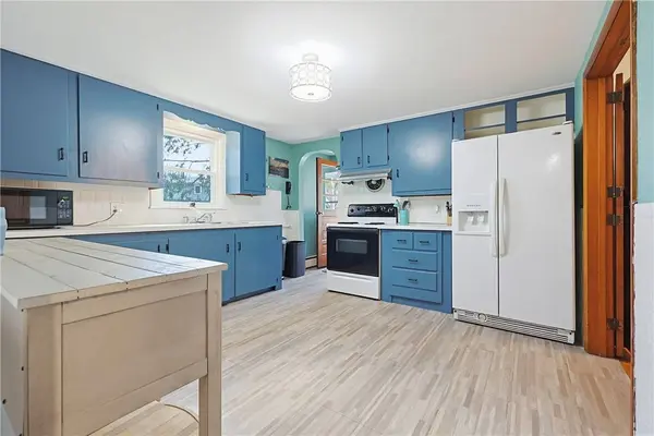 18 Adelaide AVE, Smithfield, RI 02917