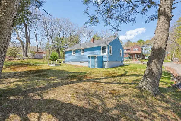 18 Adelaide AVE, Smithfield, RI 02917