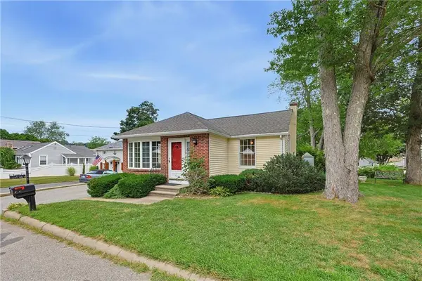 200 Waterman Lake DR, Glocester, RI 02814