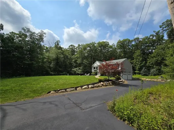 102 Bramble Bush RD, Coventry, RI 02816