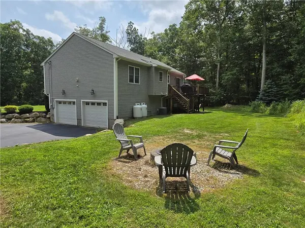102 Bramble Bush RD, Coventry, RI 02816