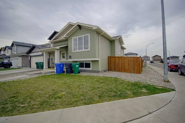 643 Moonlight LN W, Lethbridge, AB T1J 5M1