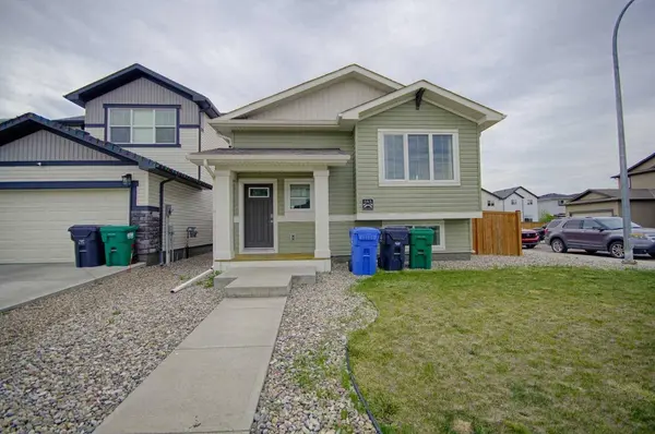 643 Moonlight LN W, Lethbridge, AB T1J 5M1