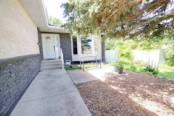 14 Mt Brazeau RD W, Lethbridge, AB T1K 6L6
