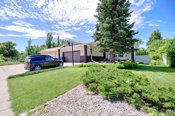 14 Mt Brazeau RD W, Lethbridge, AB T1K 6L6
