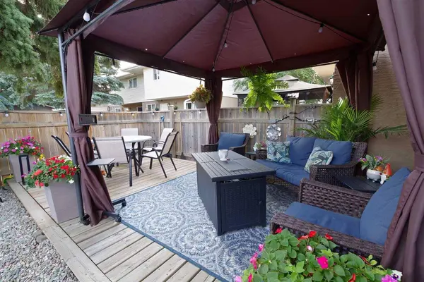 1915 18 AVE N #9, Lethbridge, AB T1H4V6