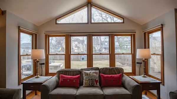 1836 Oak AVE, Northbrook, IL 60062