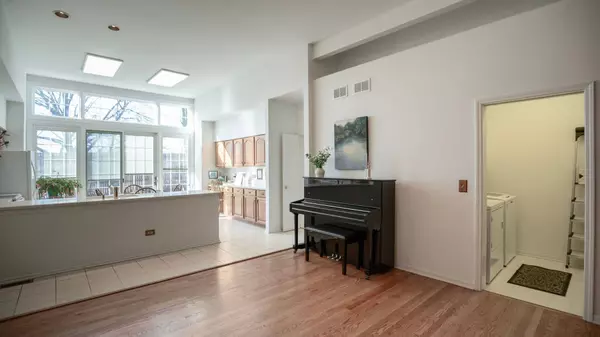 2060 Norwich CT, Glenview, IL 60026