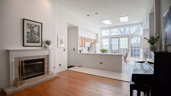 2060 Norwich CT, Glenview, IL 60026